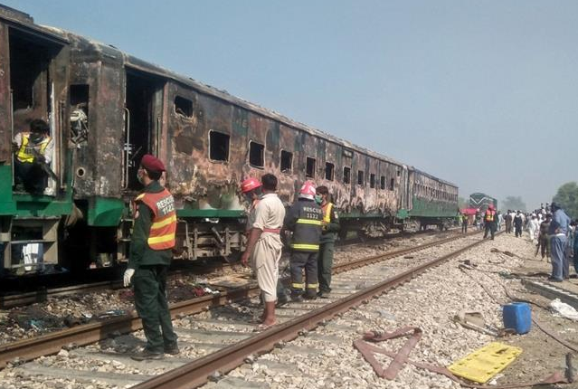 at-least-65-killed-in-pakistan-train-fire